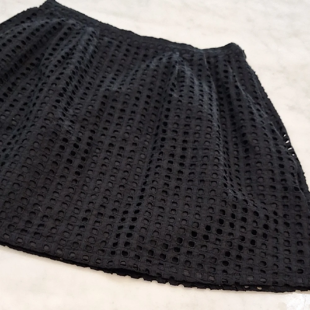 Banana Republic Black Mini Cut Out Pattern Skirt Sz 2 Casual‎ Party Going Out